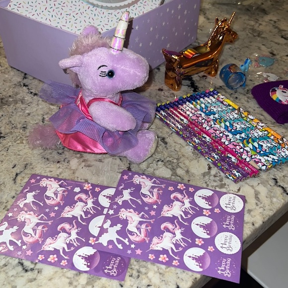 Unicorn 🦄variety pack storage box stuffed animal stickers pencils tape bracelet - Picture 8 of 13